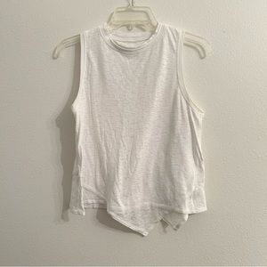 Lululemon | Sleeveless Crew Neck